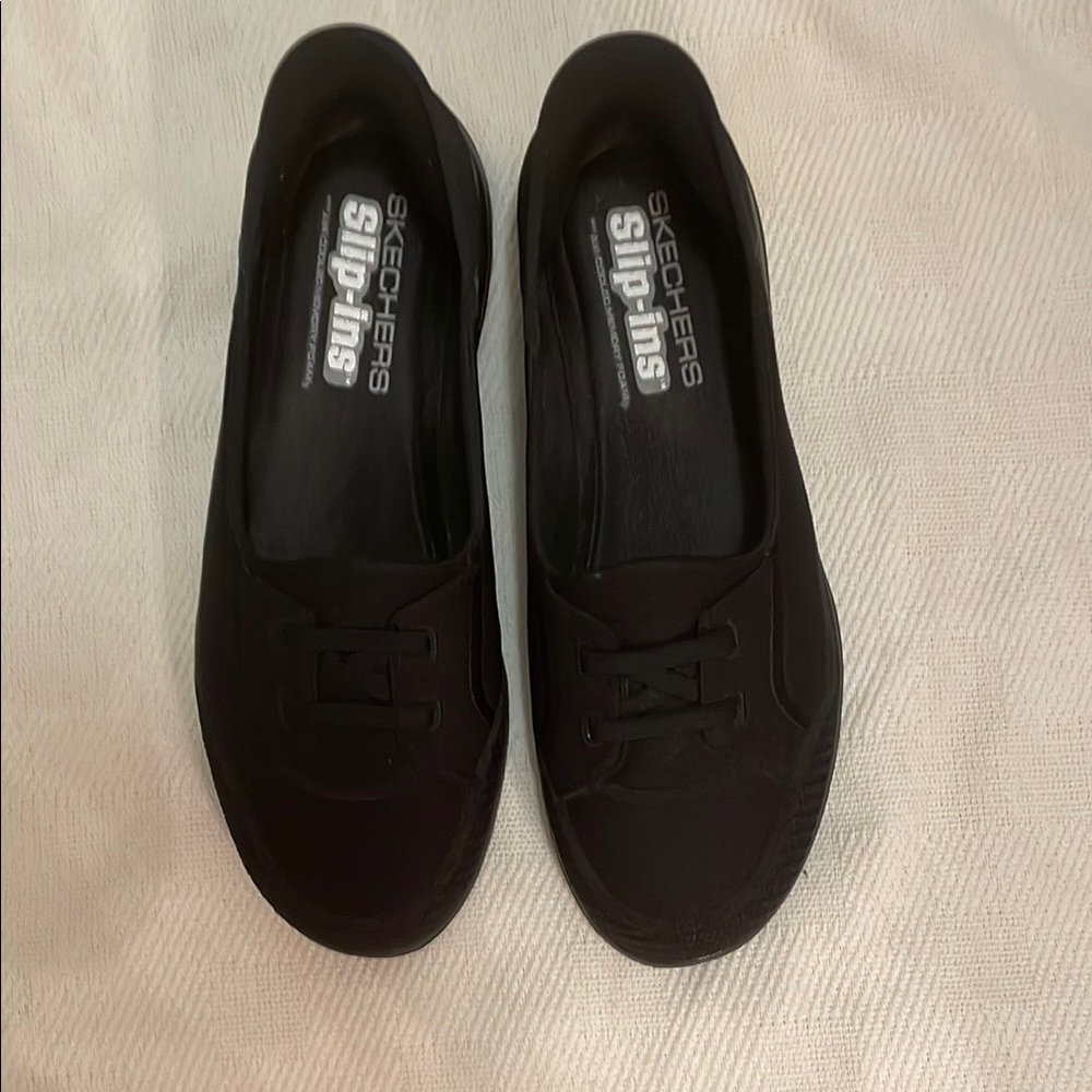 Skechers Black Flats Comfortable Slip-On Loafers. Good condition